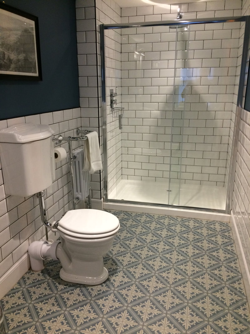 Bathroom in Kirkstyle Inn, Dunning