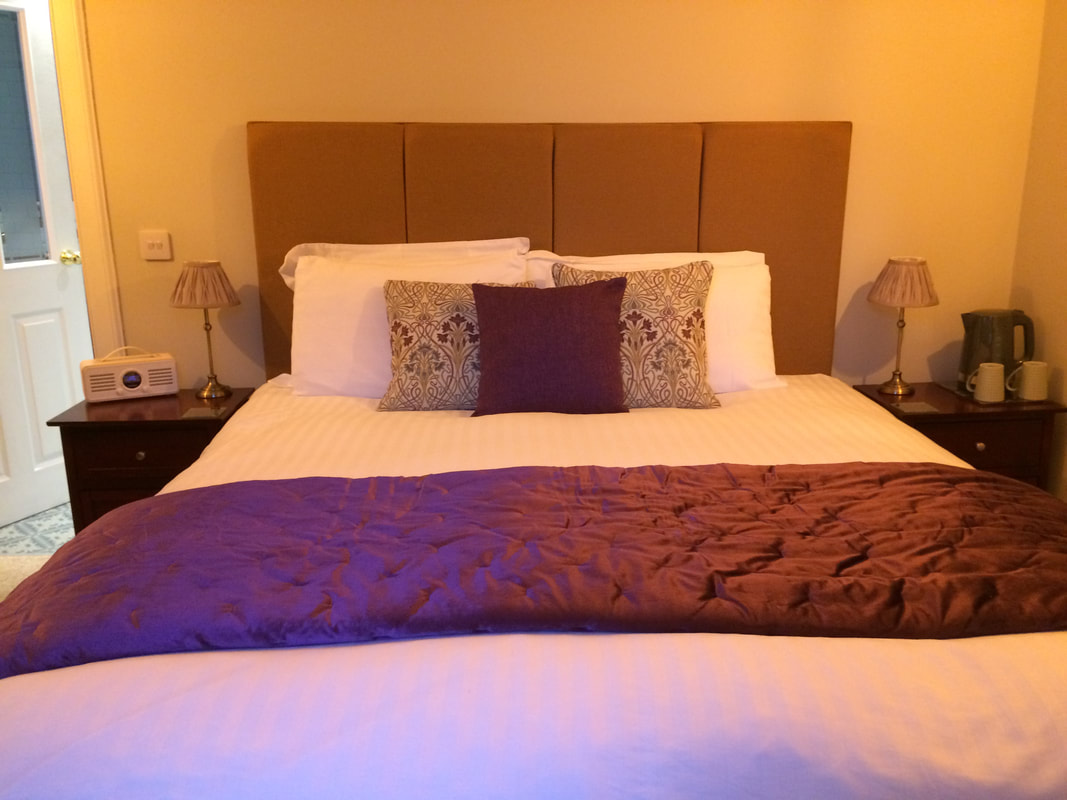 Bed in Kirkstyle Inn, Dunning