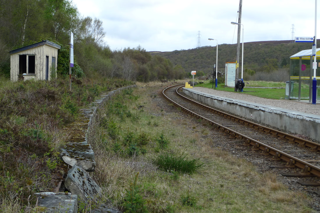 Kildonan station with the platform and a disused wooden shelterd wooden shelter, no longer in use