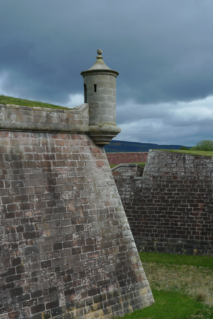 A gun turret at Fort George