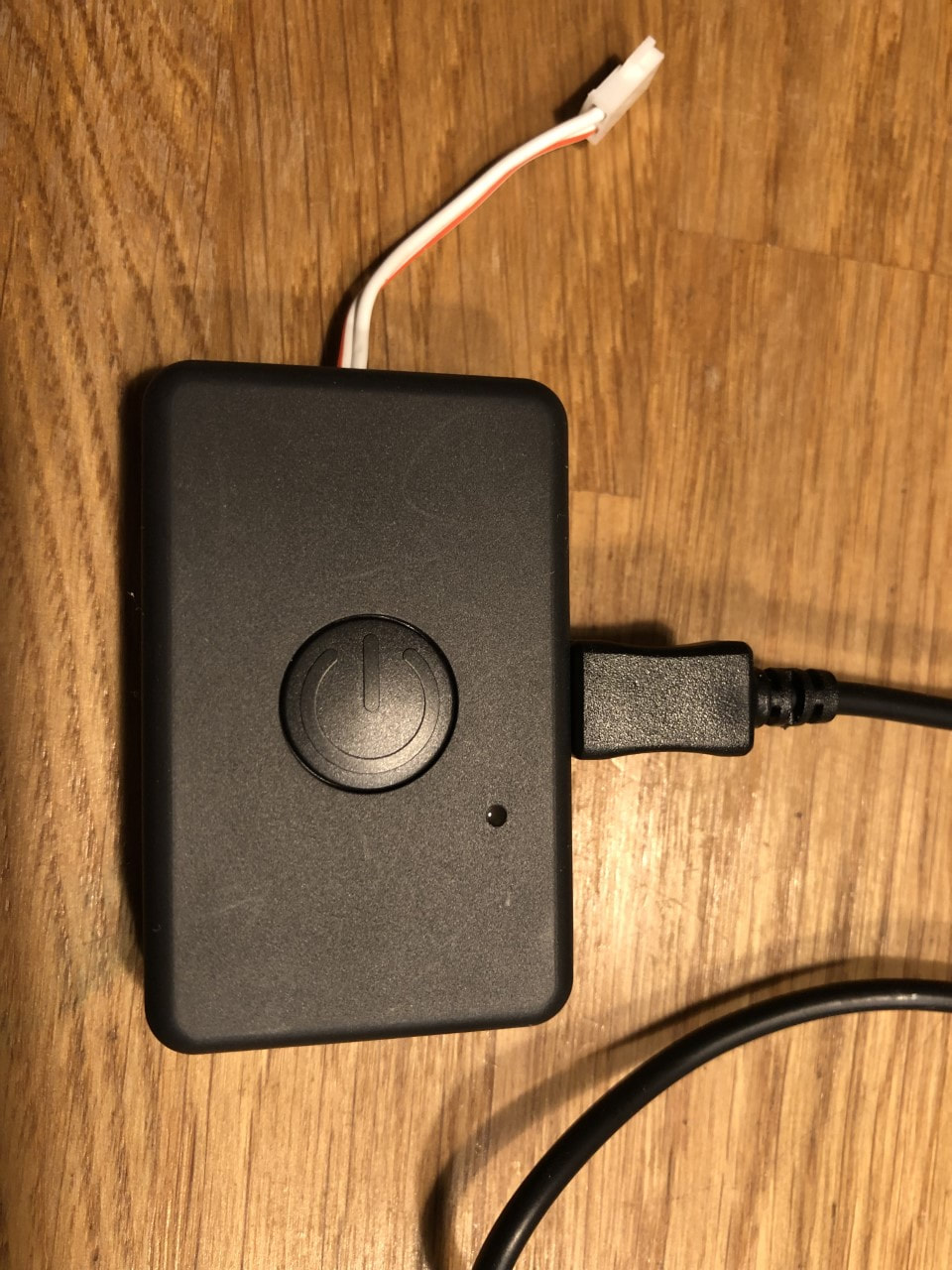 The power bank for the Vizirider. It's charged with a USB cable